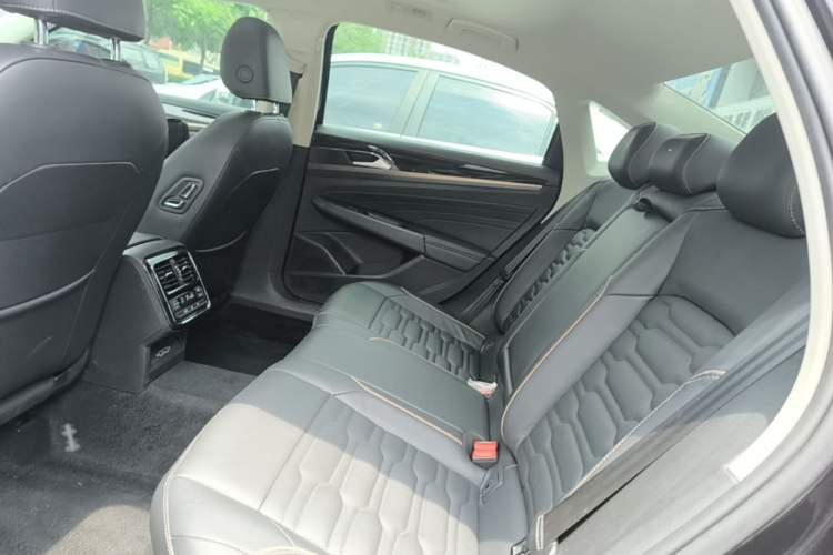 Used Volkswagen Passat 2019 330TSI Elite Edition China VI Left Rear Seat