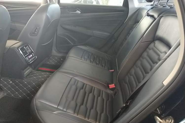 Used Volkswagen Passat 2019 330TSI Elite Edition China VI Left Rear Seat