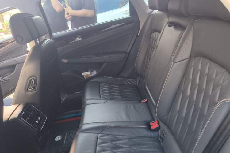 Used Volkswagen Passat 2019 330TSI Luxury Edition China VI Standard Left Rear Seat