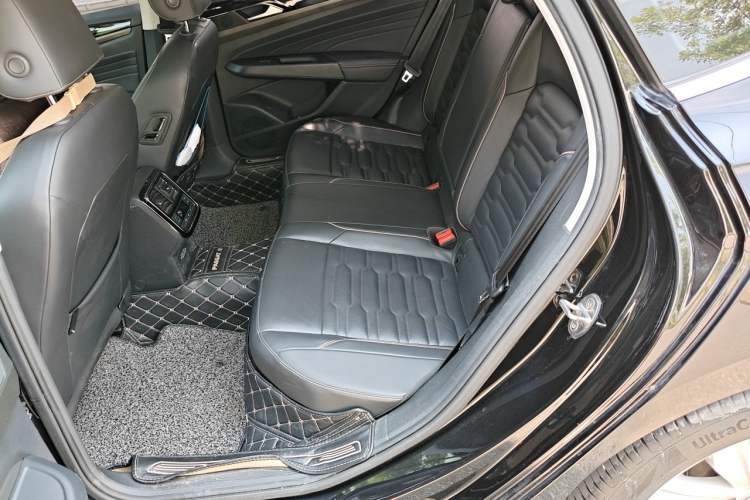 Used Volkswagen Passat 2019 330TSI Elite Edition China VI Left Rear Seat
