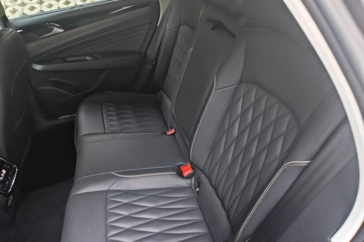 Used Volkswagen Passat 2019 330TSI Luxury Edition China V Standard Left Rear Seat