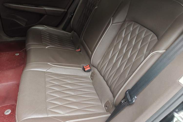 Used Volkswagen Passat 2019 330TSI Luxury Edition China VI Standard Left Rear Seat