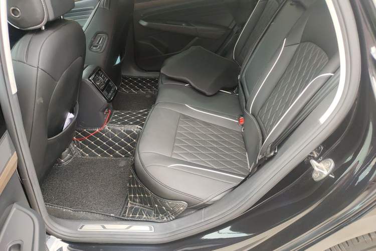 Used Volkswagen Passat 2019 330TSI Luxury Edition China VI Standard Left Rear Seat