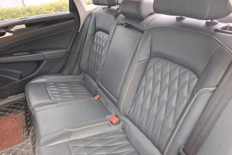 Used Volkswagen Passat 2019 380TSI Prestige Edition China VI Standard Left Rear Seat