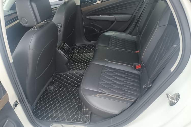 Used Volkswagen Passat 2019 330TSI Luxury Edition China VI Standard Left Rear Seat