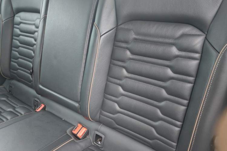 Used Volkswagen Passat 2019 330TSI Elite Edition China VI Left Rear Seat