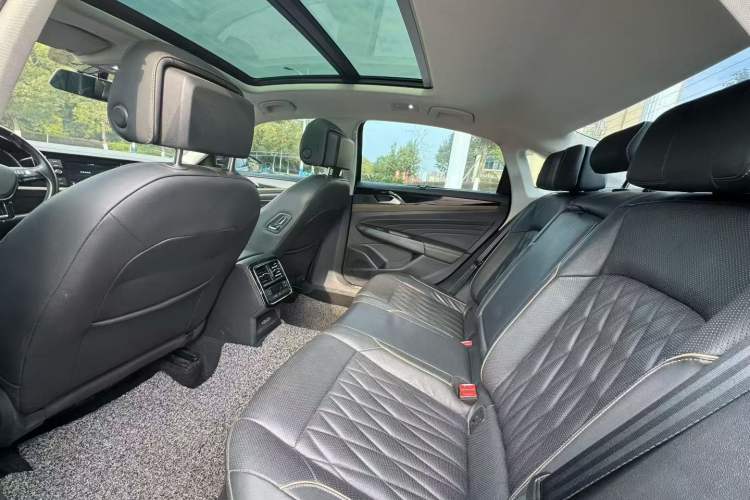 Used Volkswagen Passat 2019 330TSI Elite Edition China VI Left Rear Seat