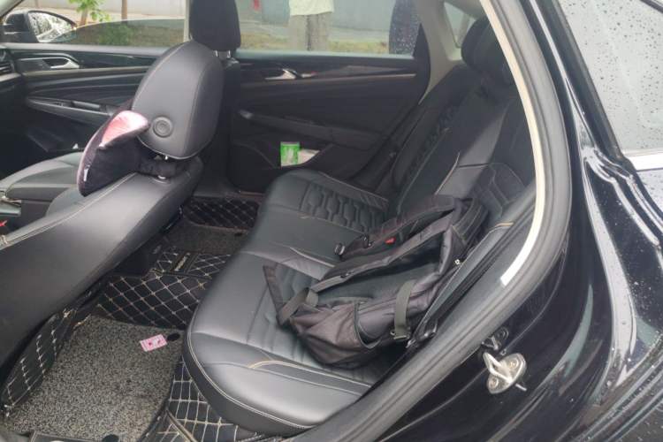 Used Volkswagen Passat 2019 280TSI Elite Edition China VI Standard Left Rear Seat