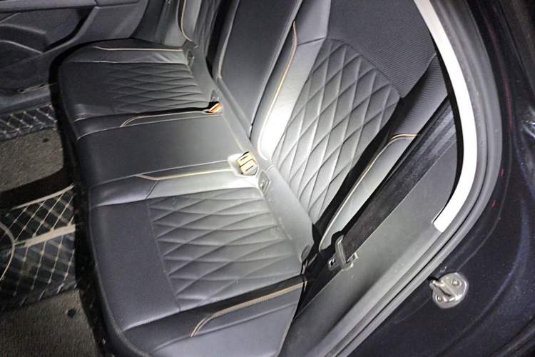 Used Volkswagen Passat 2019 330TSI Luxury Edition China VI Standard Left Rear Seat
