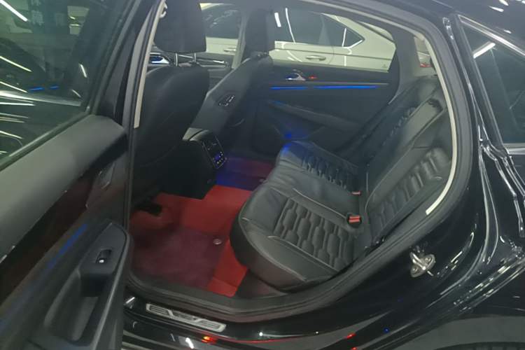Used Volkswagen Passat 2019 330TSI Elite Edition China VI Left Rear Seat