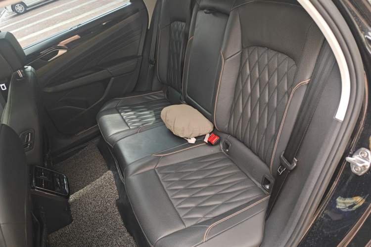 Used Volkswagen Passat 2019 380TSI Luxury Edition China VI Standard Left Rear Seat