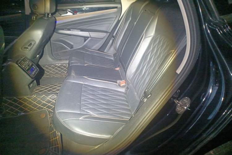 Used Volkswagen Passat 2019 330TSI Luxury Edition China VI Standard Left Rear Seat
