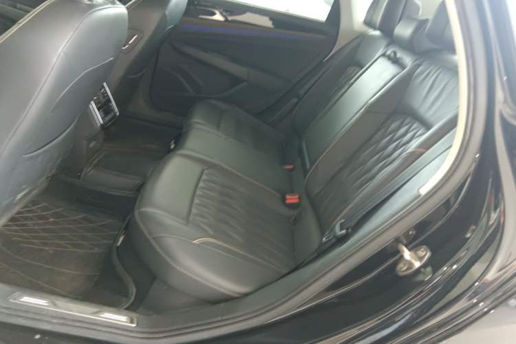 Used Volkswagen Passat 2019 330TSI Luxury Edition China VI Standard Left Rear Seat