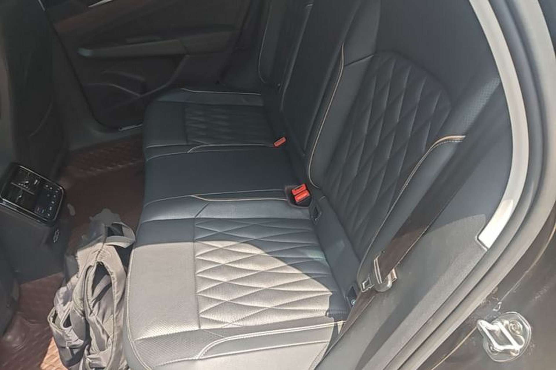 Used Volkswagen Passat 2019 380TSI Prestige Edition China VI Standard Left Rear Seat
