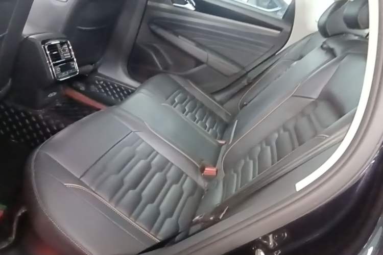 Used Volkswagen Passat 2019 280TSI Elite Edition China VI Standard Left Rear Seat