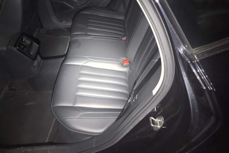Used Volkswagen Passat 2019 280TSI Business Edition China VI Left Rear Seat