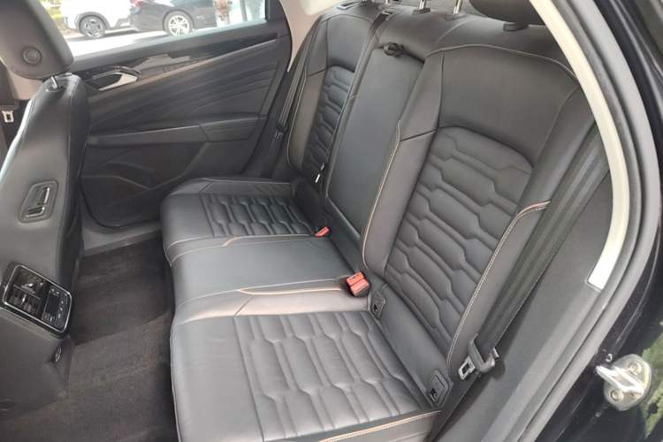 Used Volkswagen Passat 2019 330TSI Elite Edition China VI Left Rear Seat