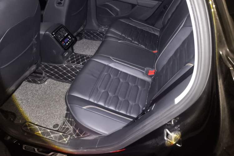 Used Volkswagen Passat 2019 330TSI Elite Edition China VI Left Rear Seat