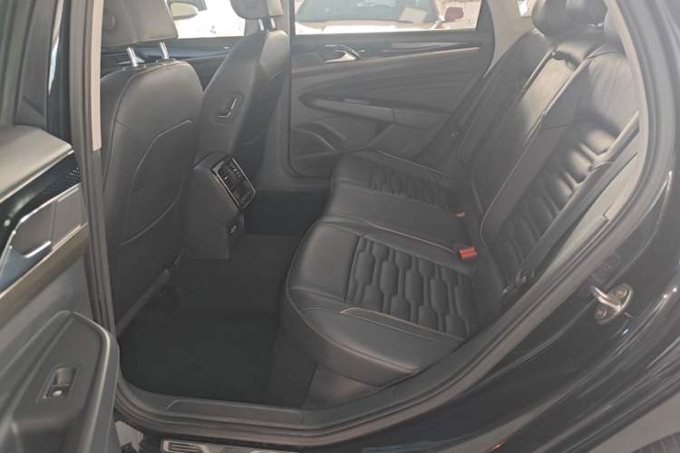Used Volkswagen Passat 2019 330TSI Elite Edition China VI Left Rear Seat