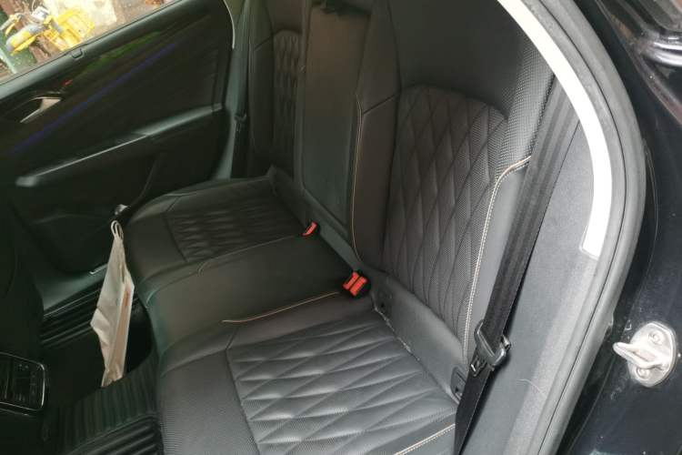 Used Volkswagen Passat 2019 330TSI Luxury Edition China VI Standard Left Rear Seat