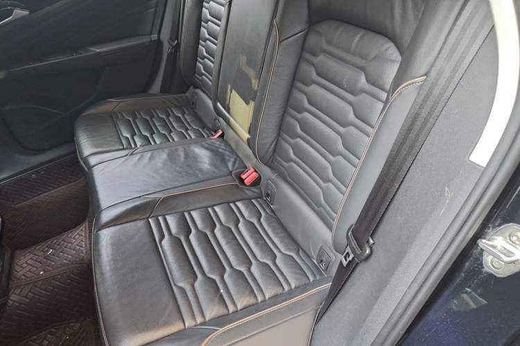 Used Volkswagen Passat 2019 330TSI Elite Edition China VI Left Rear Seat