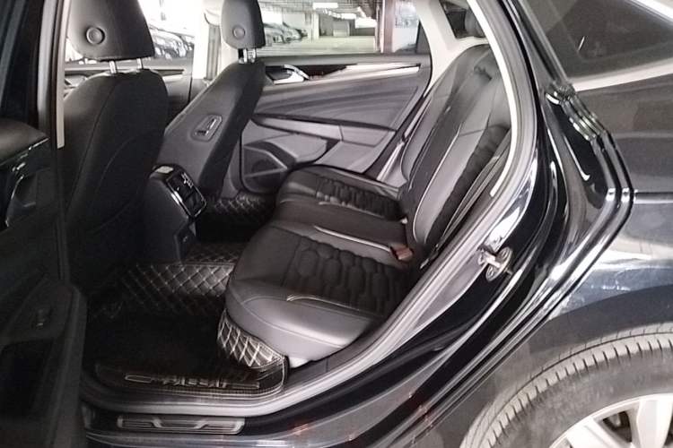 Used Volkswagen Passat 2019 330TSI Elite Edition China VI Left Rear Seat