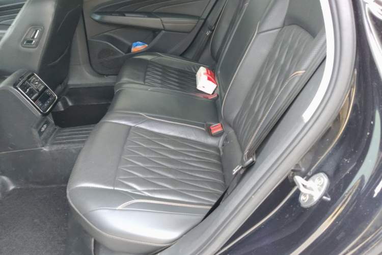 Used Volkswagen Passat 2019 330TSI Luxury Edition China VI Standard Left Rear Seat