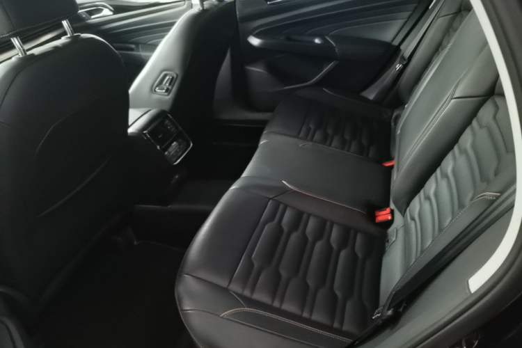 Used Volkswagen Passat 2019 330TSI Elite Edition China VI Left Rear Seat
