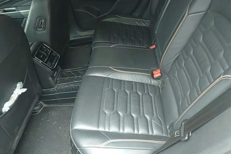 Used Volkswagen Passat 2019 330TSI Elite Edition China VI Left Rear Seat