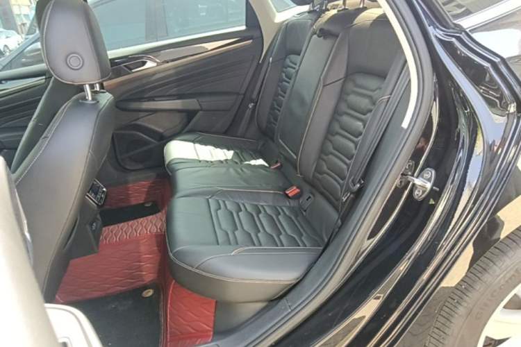 Used Volkswagen Passat 2019 330TSI Elite Edition China VI Left Rear Seat