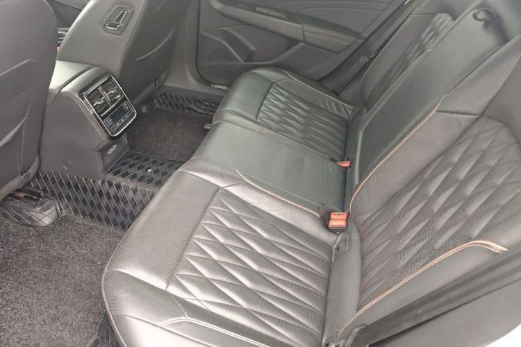 Used Volkswagen Passat 2019 330TSI Luxury Edition China VI Standard Left Rear Seat
