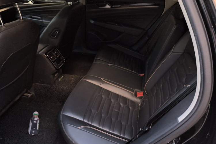Used Volkswagen Passat 2019 280TSI Elite Edition China VI Standard Left Rear Seat