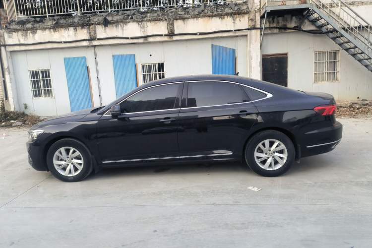 Used Volkswagen Passat 2019 330TSI Elite Edition China VI Left Side