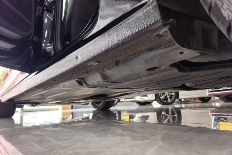 Used Volkswagen Passat 2019 330TSI Elite Edition China VI Left Side Sill