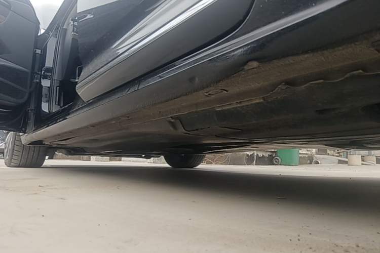 Used Volkswagen Passat 2019 380TSI Luxury Edition China VI Standard Left Side Sill