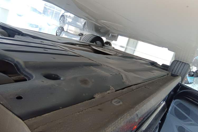 Used Volkswagen Passat 2019 330TSI Luxury Edition China VI Standard Left Side Sill