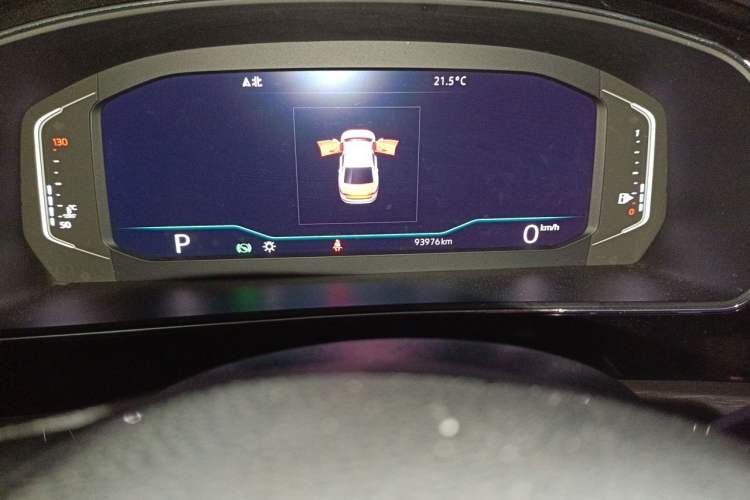 Used Volkswagen Passat 2019 330TSI Luxury Edition China VI Standard Odometer Close Up