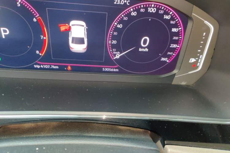 Used Volkswagen Passat 2019 380TSI Luxury Edition China VI Standard Odometer Close Up