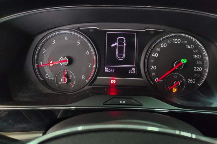 Used Volkswagen Passat 2019 280TSI Business Edition China VI Odometer Close Up