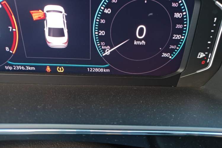 Used Volkswagen Passat 2019 330TSI Luxury Edition China V Standard Odometer Close Up