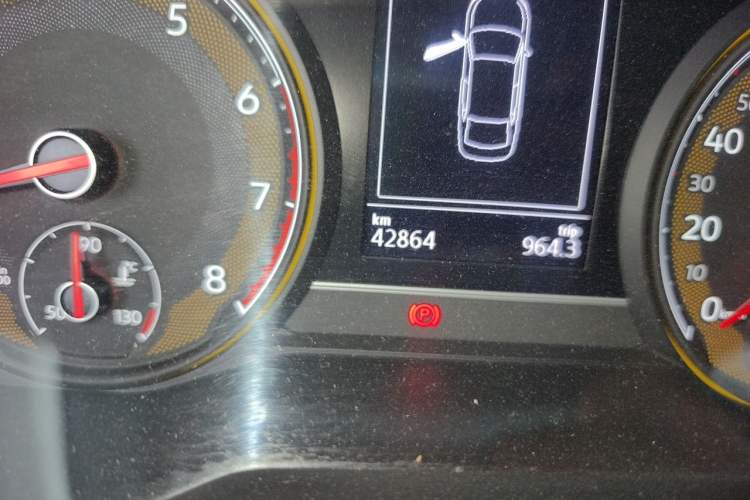 Used Volkswagen Passat 2019 280TSI Business Edition China VI Odometer Close Up