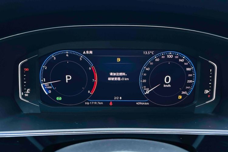 Used Volkswagen Passat 2019 330TSI Luxury Edition China VI Standard Odometer Close Up