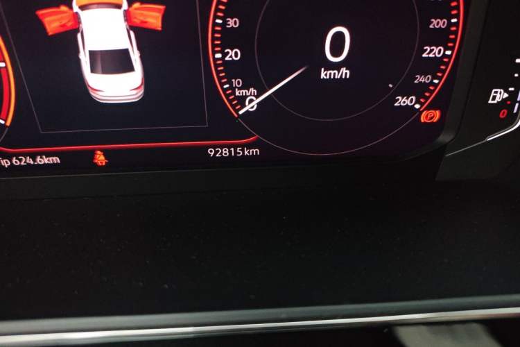 Used Volkswagen Passat 2019 330TSI Luxury Edition China VI Standard Odometer Close Up