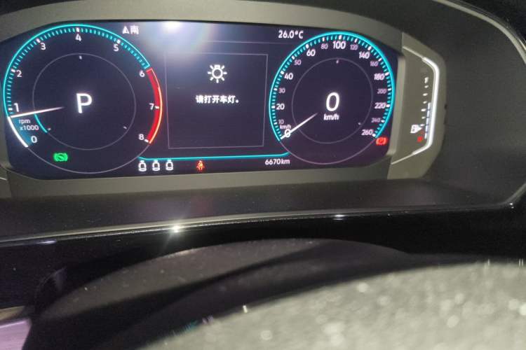Used Volkswagen Passat 2019 330TSI Luxury Edition China VI Standard Odometer Close Up