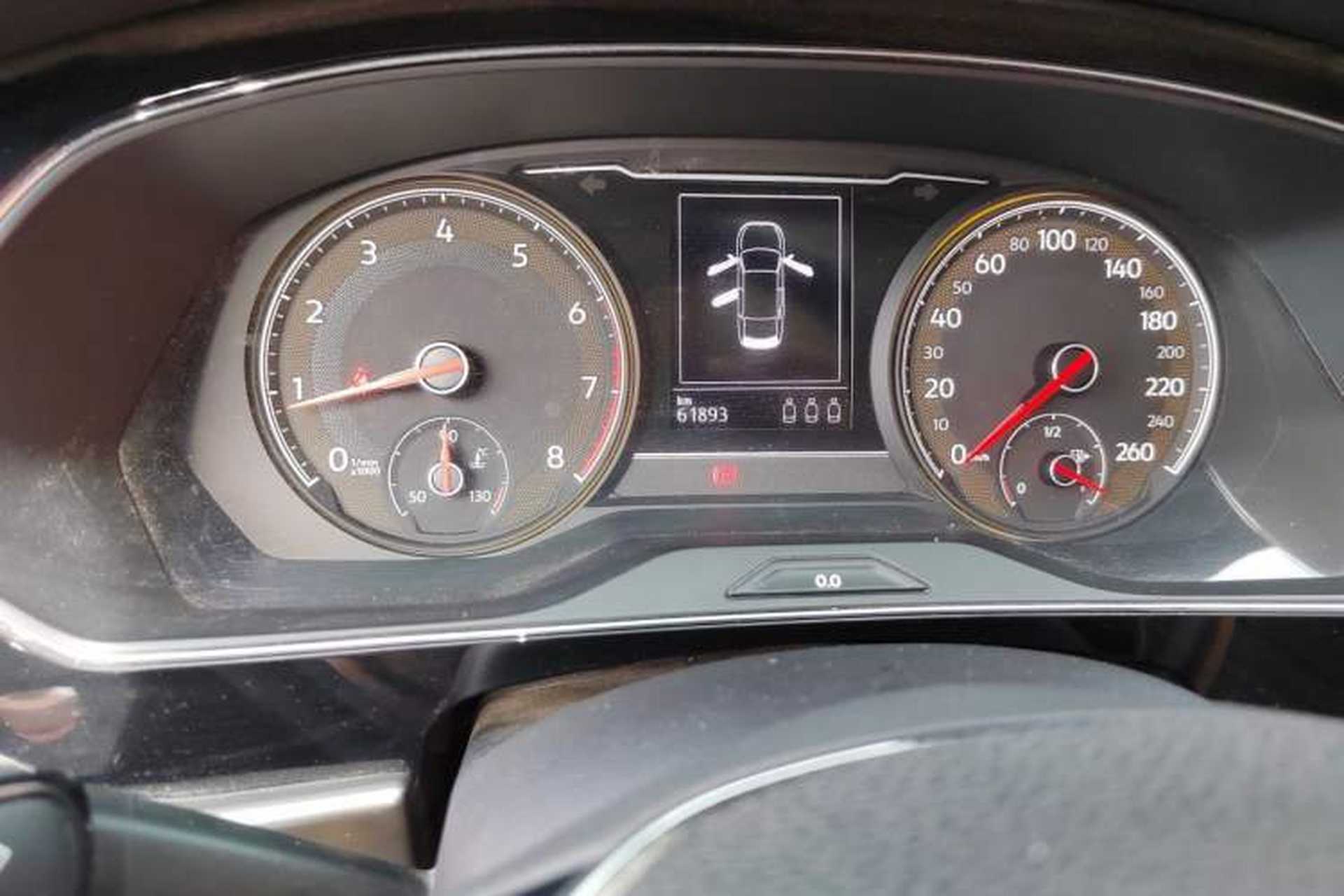 Used Volkswagen Passat 2019 330TSI Elite Edition China VI Odometer Close Up