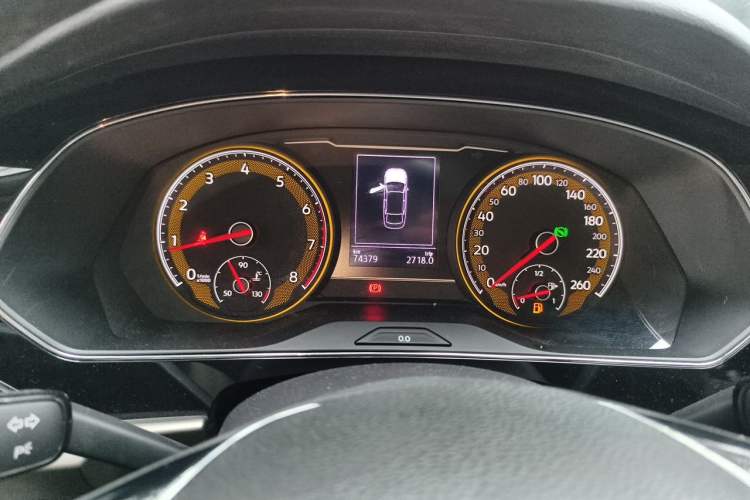 Used Volkswagen Passat 2019 330TSI Elite Edition China VI Odometer Close Up