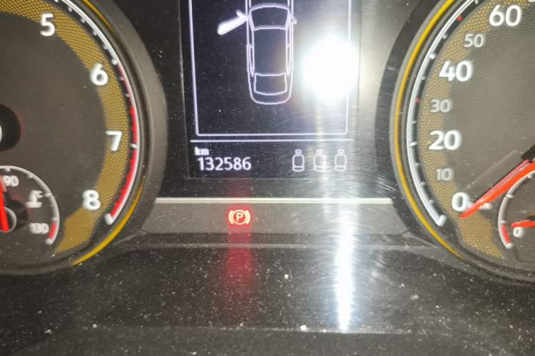 Used Volkswagen Passat 2019 330TSI Elite Edition China VI Odometer Close Up