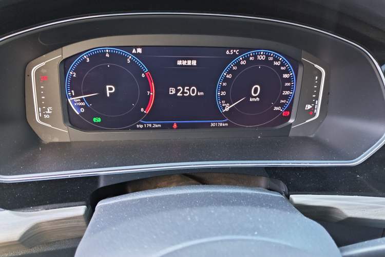 Used Volkswagen Passat 2019 330TSI Luxury Edition China VI Standard Odometer Close Up