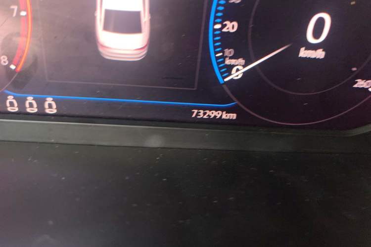 Used Volkswagen Passat 2019 330TSI Luxury Edition China VI Standard Odometer Close Up