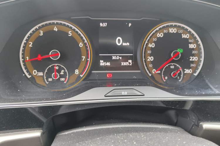 Used Volkswagen Passat 2019 280TSI Business Edition China VI Odometer Close Up